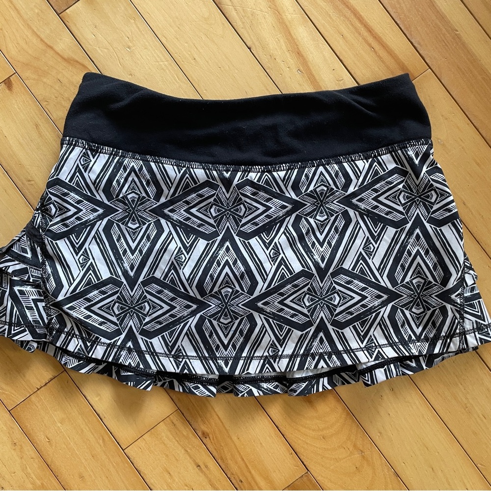 Ivivva Black and White Geometric Skort
